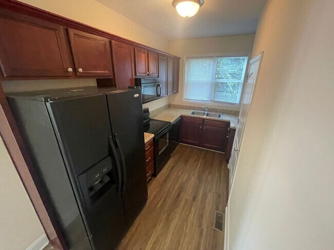 Building Photo - PRE-LEASING FOR AUGUST 2026!