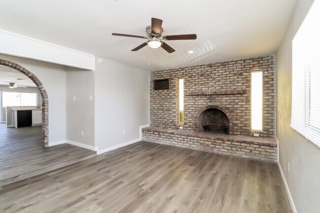 Foto del edificio - 7646 W Mackenzie Dr