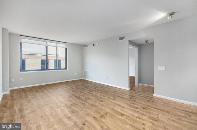 Building Photo - 440 L St NW