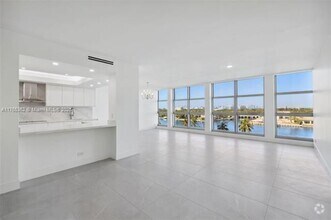 Building Photo - 5055 Collins Ave