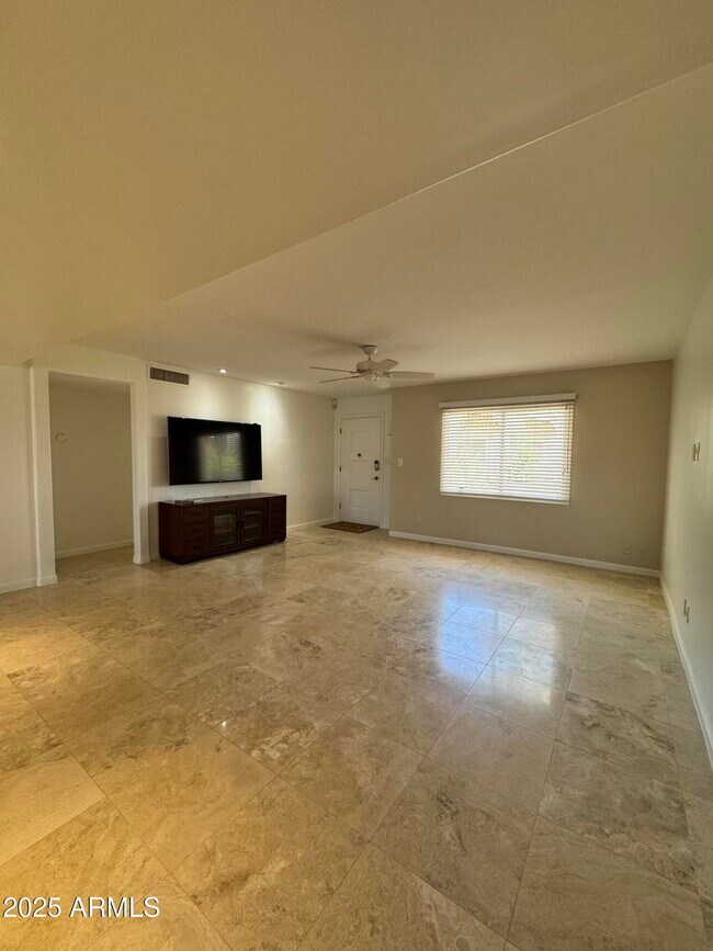 Foto del edificio - 5888 N 83rd St