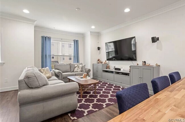 Building Photo - 3 Bedroom Townhouse with 2 Car Garage