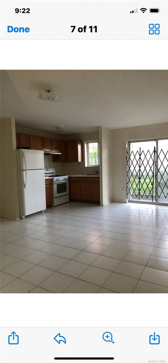 963 E 212th St Unit 1 st, The Bronx, NY 10469 Room for Rent in The