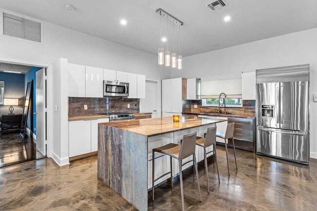 Foto del edificio - 930 NW 4th Ct