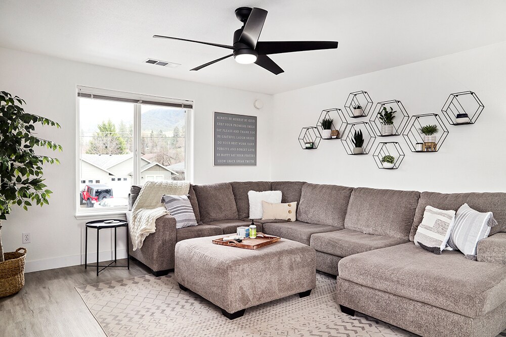 221 NE Steiger St Unit 221, Grants Pass, OR 97526 Apartments in