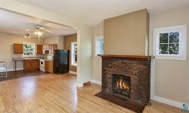 Foto del edificio - Duluth MN - 4 Bed - 1 Bath - Single Family...