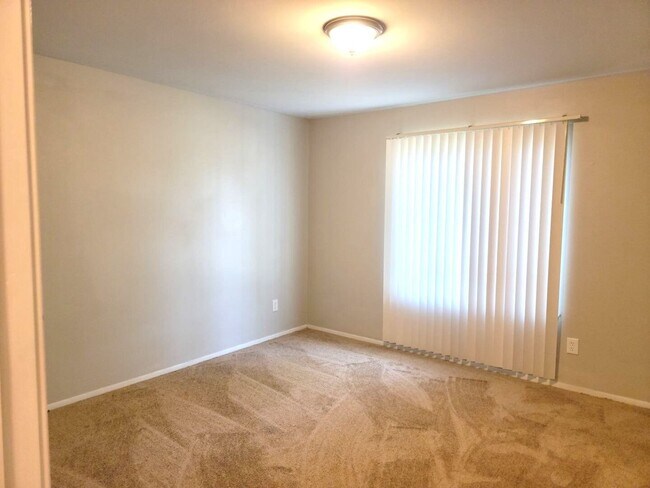 Foto del edificio - Charming unit in a quiet neighborhood