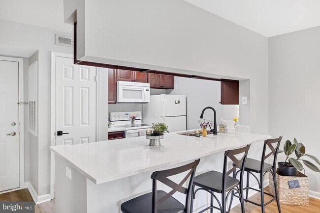 Foto del edificio - 3315 Wyndham Cir