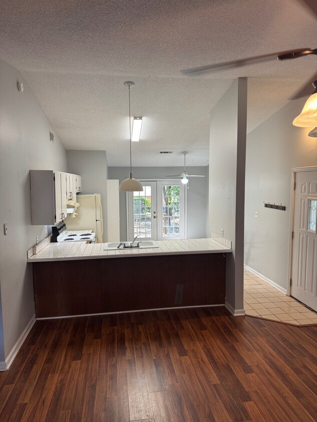 Foto del edificio - 268 Somerset Dr