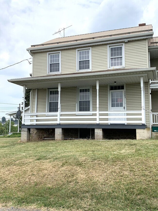 Building Photo - 5065 Buchanan Trail E