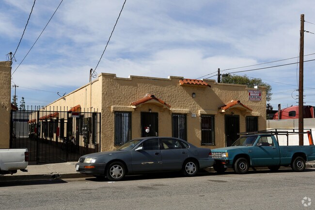 Building Photo - 725-729 Sanford Ave