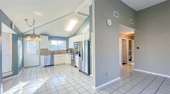 Open concept for entertaining! - 10019 Spotted Horse Dr