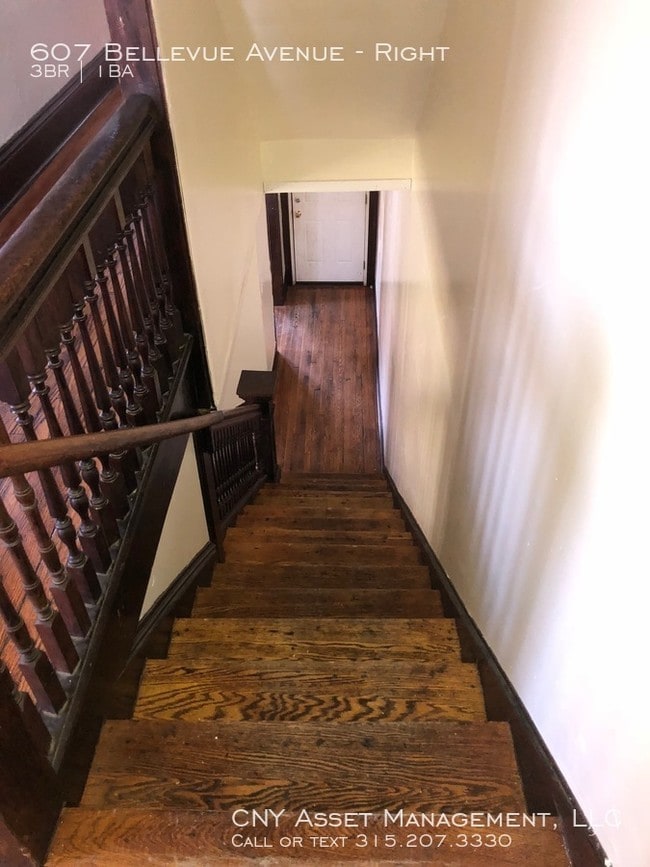 Foto del edificio - 607 Bellevue Avenue - Right Side