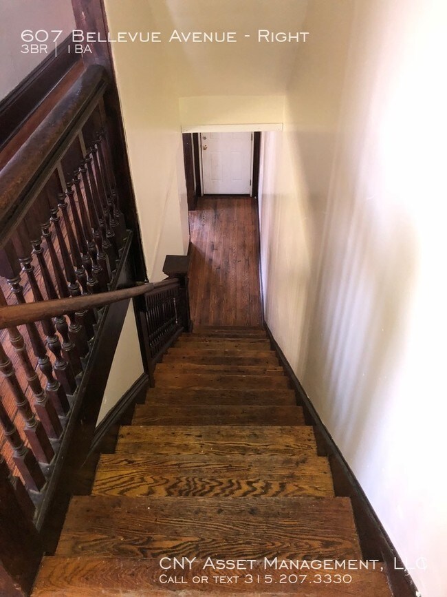 Building Photo - 607 Bellevue Avenue - Right Side