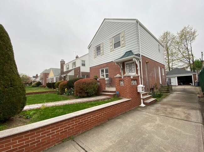 Building Photo - 76-12 175th St