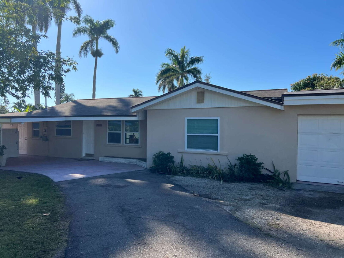Foto principal - Charming 2-Bed Waterfront Retreat with Ter...