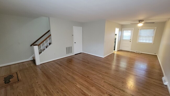 Foto del edificio - 2 Bed, 1.5 Bath Townhome in Greenville is ...