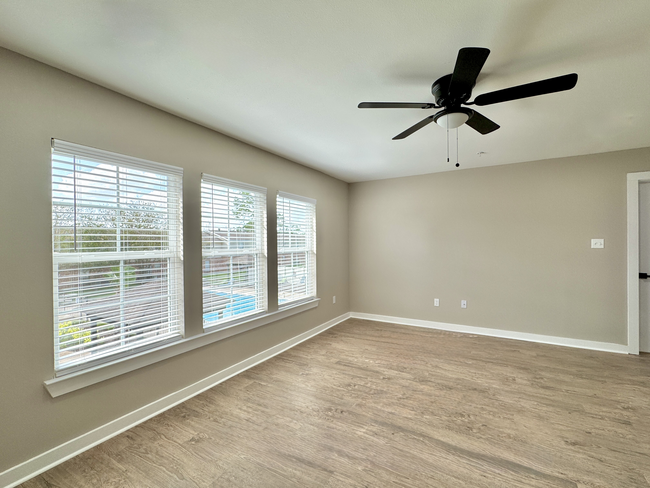 LIVING RM VIEW - Hidden Pointe Apartments