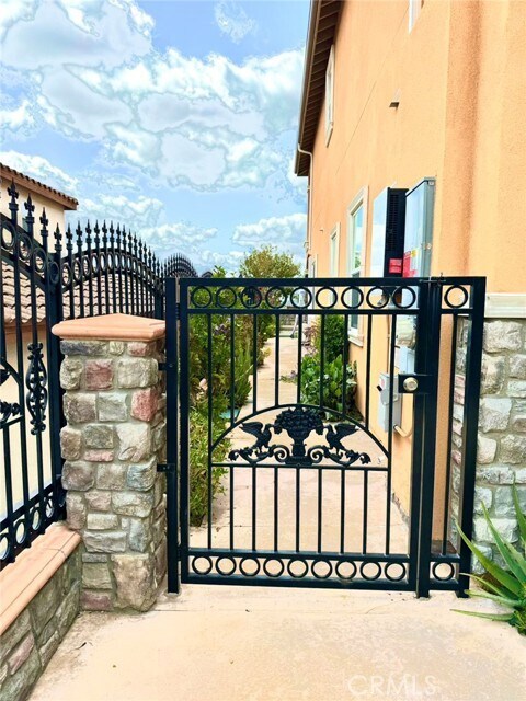 Foto del edificio - 1701 Crest View Pl