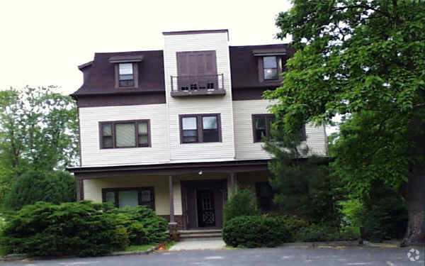 Primary Photo - 31 Main St