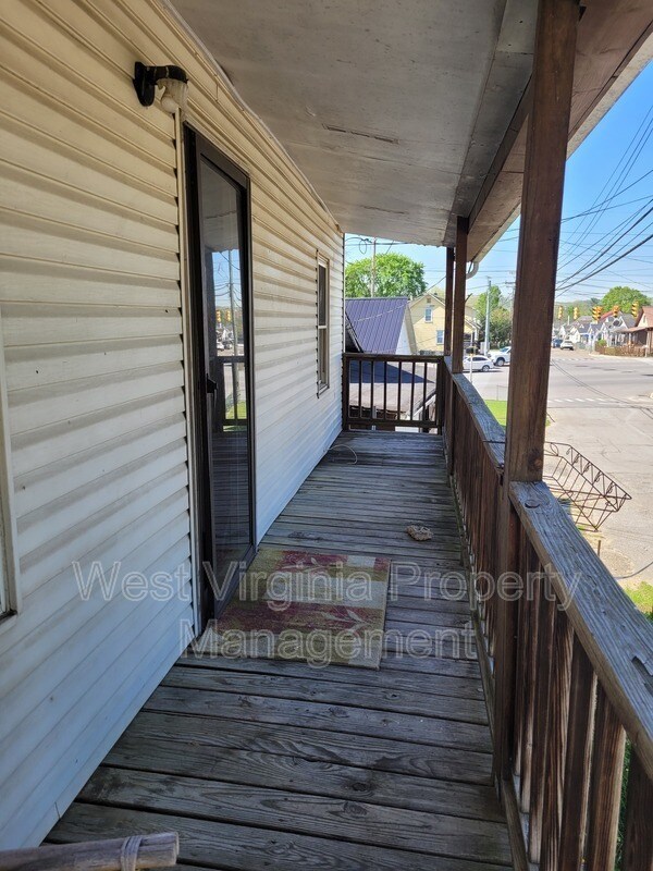 Building Photo - 606 21st St W