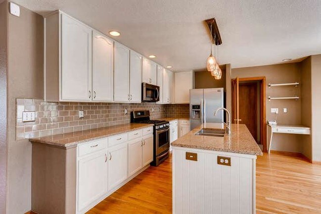Building Photo - 1247 Monarch Dr
