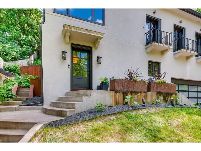 Foto del edificio - 747 Kenwood Pkwy