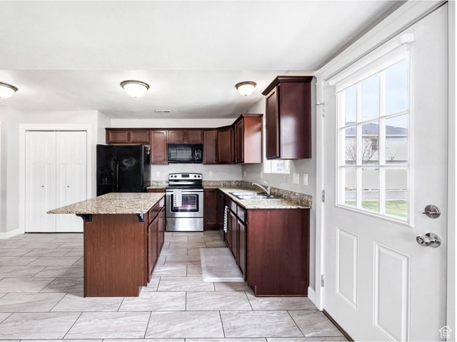 Kitchen - 455 W 1140 N