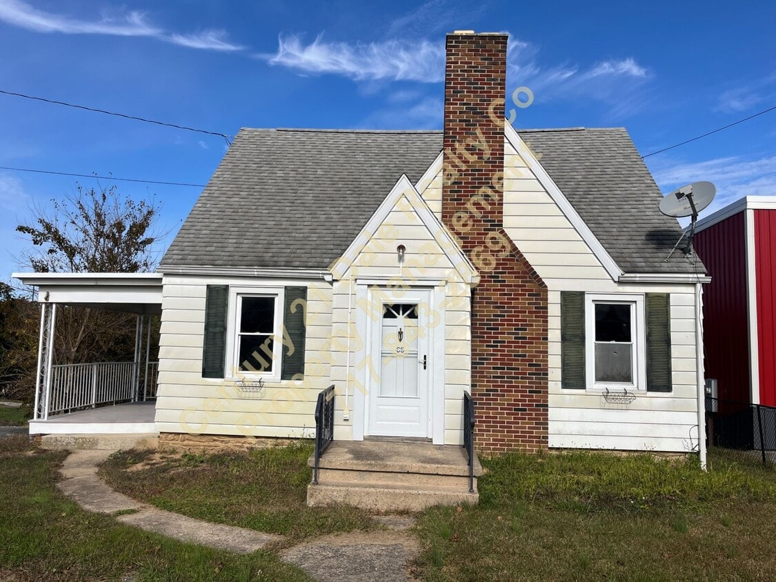 Foto principal - 3 BR Cape Cod in Eastern School District R...