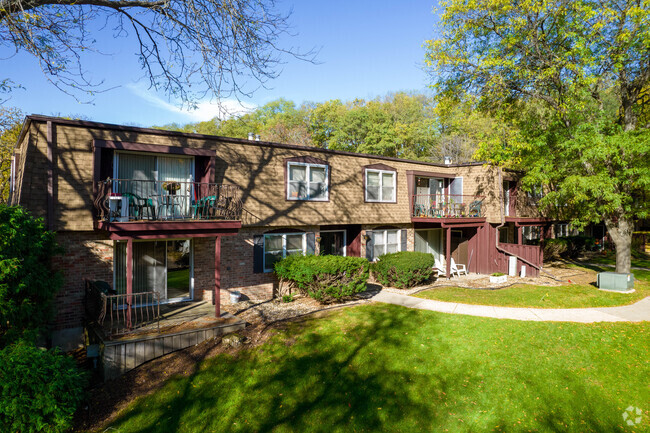 Building Photo - Woodland Reserve Apartments