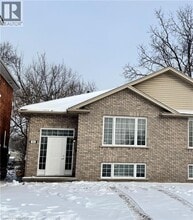 Building Photo - 152 Wellington St