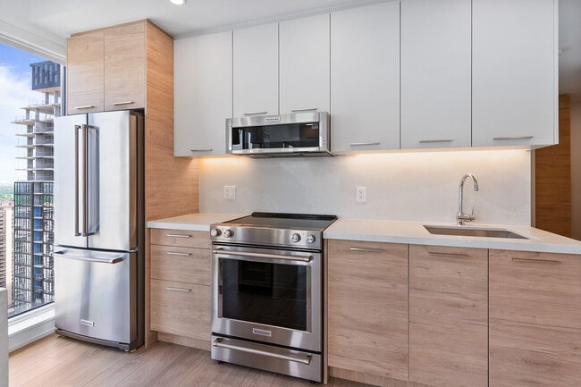 Building Photo - 200 Redpath Ave