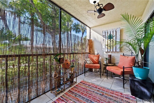 Foto del edificio - 250 SE Four Winds Dr