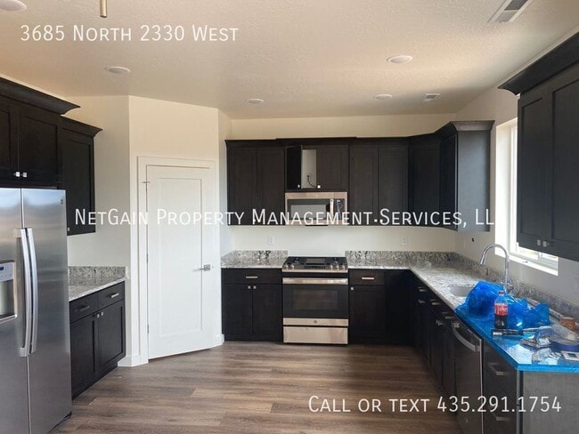 Building Photo - 3685 2330