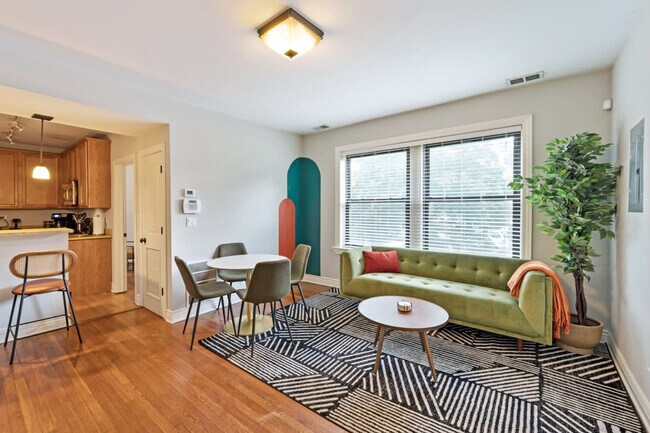 Foto del edificio - 3437 N Lakewood Ave