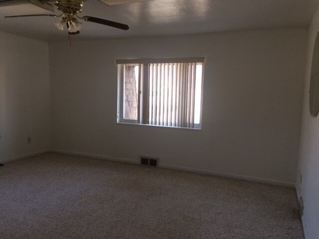 living room - 500 Bower Hill Rd