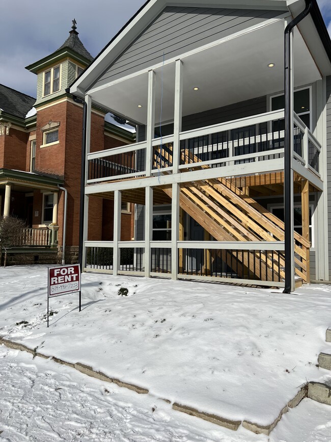 Foto del edificio - 898 Franklin Ave