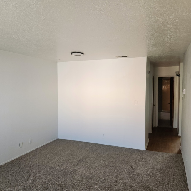 Building Photo - 516 Lewis Ave SE