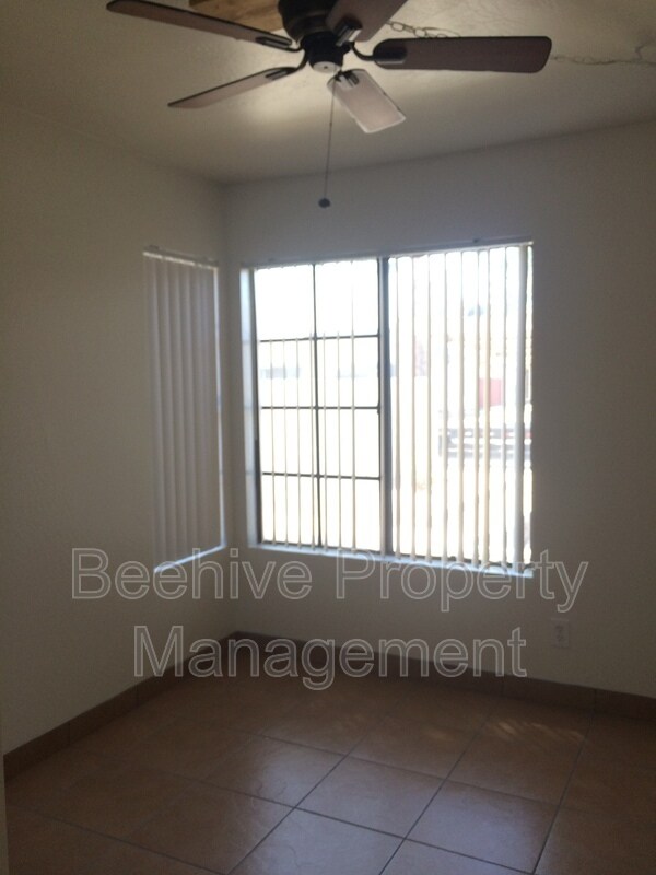 Foto del edificio - 2455 E Broadway Rd