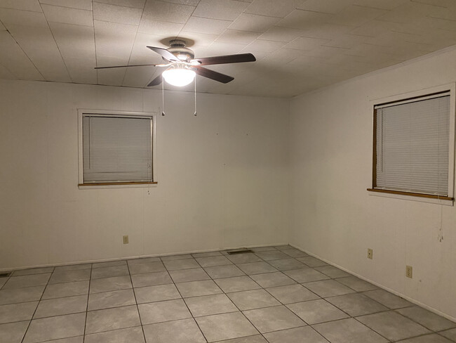 Spacious living room or second bedroom - 202 Christopher Dr