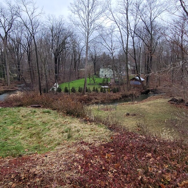 Foto del edificio - 17 Woodland Dr