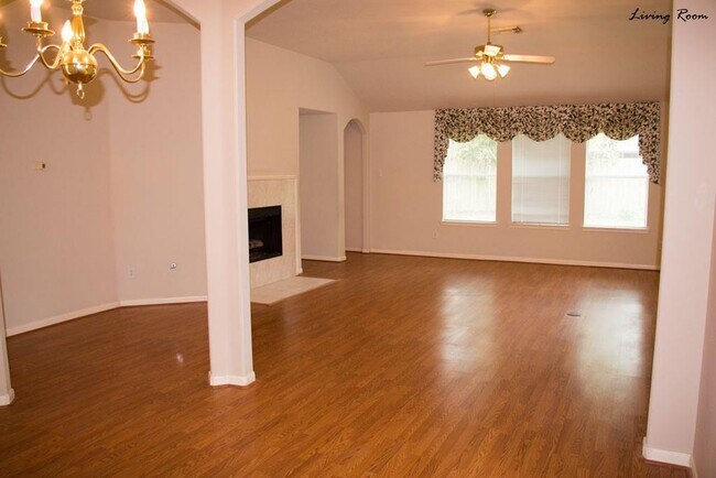 Building Photo - 2423 Daneswood Ct