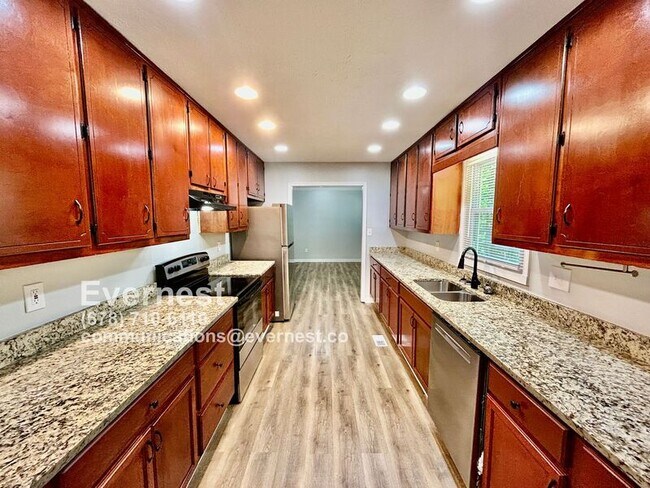 Foto del edificio - 200 Zion Wood Rd