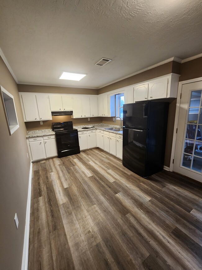 Kitchen - 3603 Columbine Dr