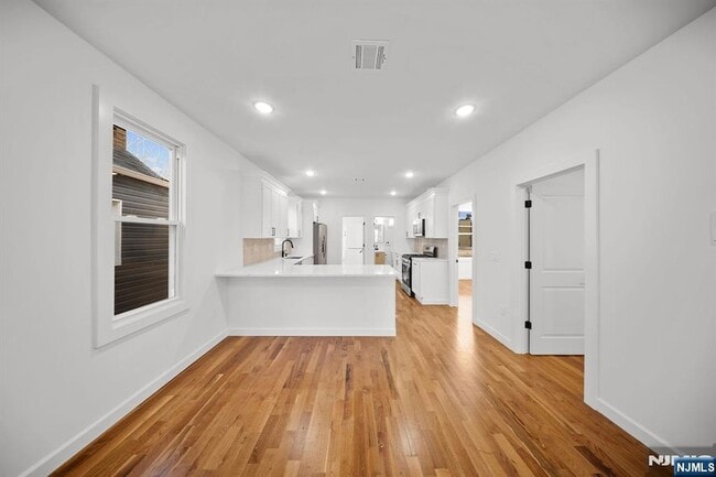 Photo - 319 William St House