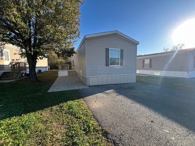 Building Photo - 213 Peach St