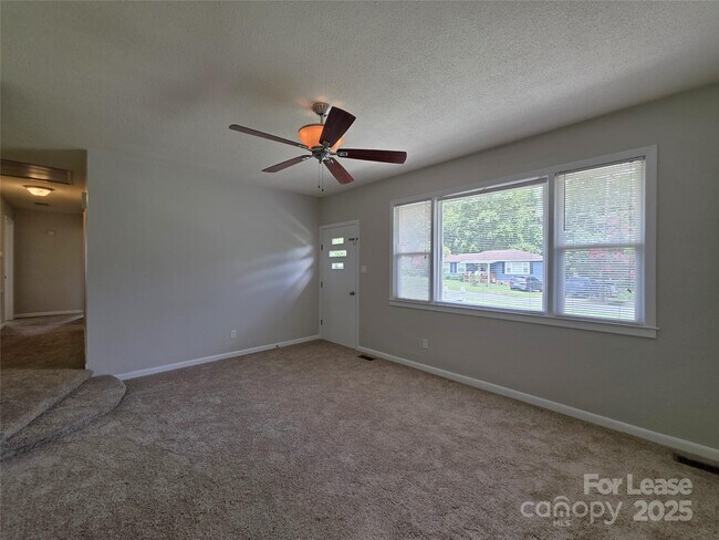 Foto del edificio - 402 E 18th St