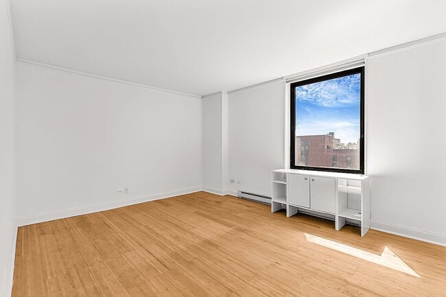 Building Photo - 181 E 90th St