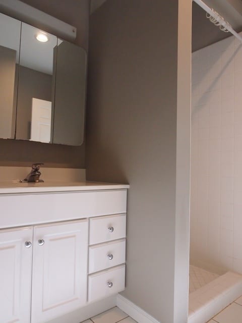 Bathroom - 808 Arlington Ave
