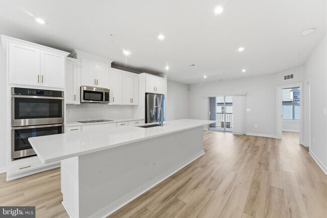 Foto del edificio - 2136 Glacier Rd